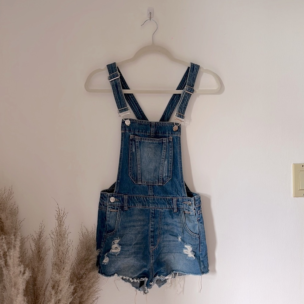 Super cute denim overall shorts